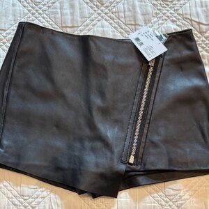 Intermix Black Leather Mini Skirt with Zipper new with tags